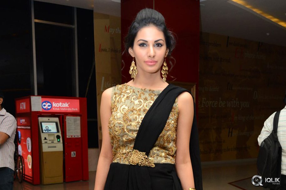 Amyra-Dastur-at-Anekudu-Movie-Audio-Launch